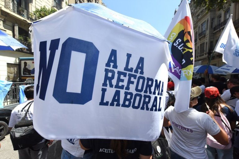 Un golpe más al ingreso popular: media sanción de la reaccionaria reforma laboral