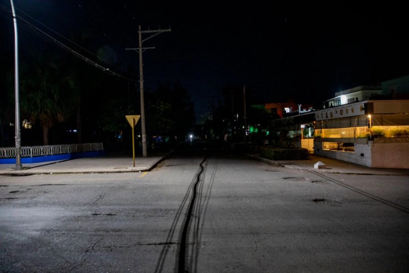 Cuba sufre de apagones continuos a causa del bloqueo energético impulsado por Estados Unidos. Foto Jair Cabrera Torres