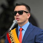 El presidente de Ecuador, Daniel Noboa, pronuncia un discurso durante la ceremonia de cambio de mando del Comando Conjunto de las Fuerzas Armadas en la Escuela Superior Militar Eloy Alfaro, a las afueras de Quito, el 26 de noviembre de 2025. Foto Afp