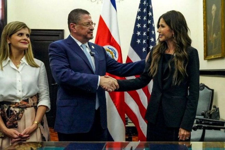 Costa Rica anuncia acuerdo migratorio con EU con el que aceptará hasta 25 deportados por semana