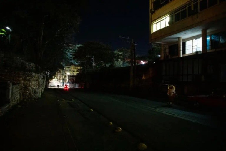 Dos tercios de Cuba sin electricidad, incluida La Habana, por falla en la red