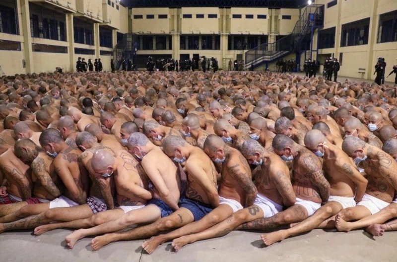 Presos en la cárcel más grande de El Salvador. Foto Ap/ Archivo