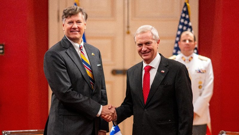 El presidente chileno, José Antonio Kast, junto al vicesecretario de Estado de EE.UU., Christopher Landau, en un encuentro bilateral en Chile. 12 de febrero de 2026 X / Minrel_Chile
