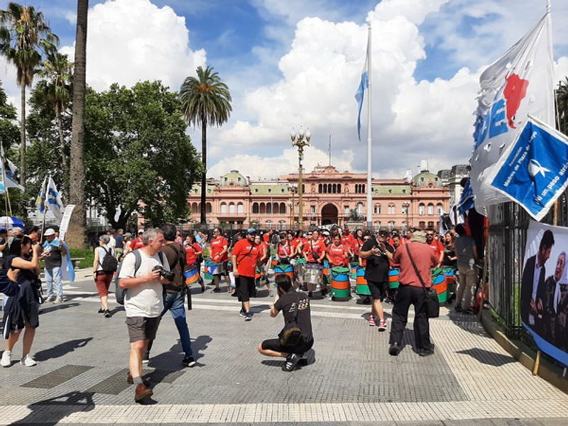 Fuentes: Rebelión [Imagen: Ronda de las Madres de Plaza de Mayo el pasado mes de diciembre de 2025 con el apoyo de movimientos sociales y sindicatos. Foto Sergio Ferrari]