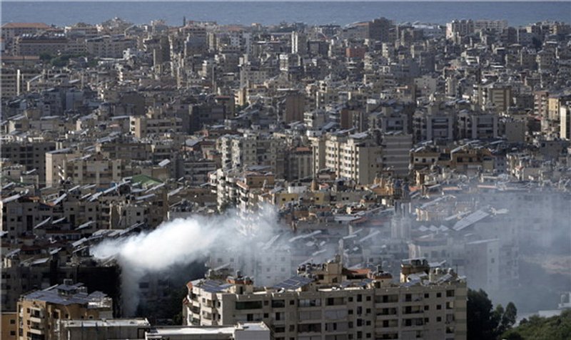 Fuentes: Rebelión [Foto: Columna de humo tras un ataque aéreo israelí sobre Beirut. Bilal Hussein-AP]