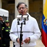 El mandatario izquierdista, que sostiene una disputa comercial con su homólogo ecuatoriano Daniel Noboa, aseguró que su gobierno tiene pruebas de un ataque con una "bomba" lanzada desde un avión cerca de la línea limítrofe. Foto Afp