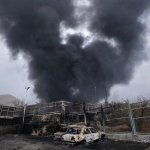 Humo sobre el cielo de Teherán tras un bombardeo el 8 de marzo de 2026. Vahid Salemi / AP