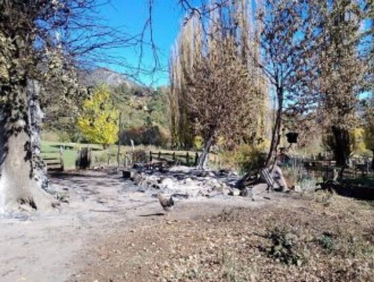 En violento desalojo queman rukas y bienes de familias mapuches pewenche de Lob Rgaliko