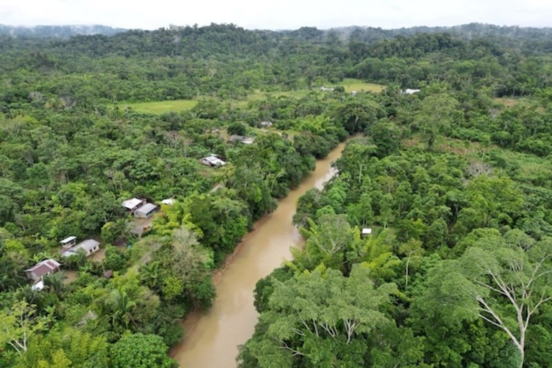 Fuentes: Desinformémonos - Imagen: la Comunidad de Capirona vive entre dos ríos contaminados. Foto: cortesía Galo Paguay