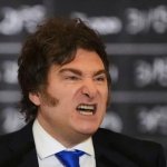 Milei acusa a periodistas y opositores de querer sabotear su programa de gobierno El presidente Javier Milei reconoció este viernes, a regañadientes, las dificultades que enfrenta su gobierno para continuar con su proyecto económico-político, de lo que acusó a sus principales opositores, y al periodismo “por mentir” sobre la verdadera situación de crisis. Foto Ap