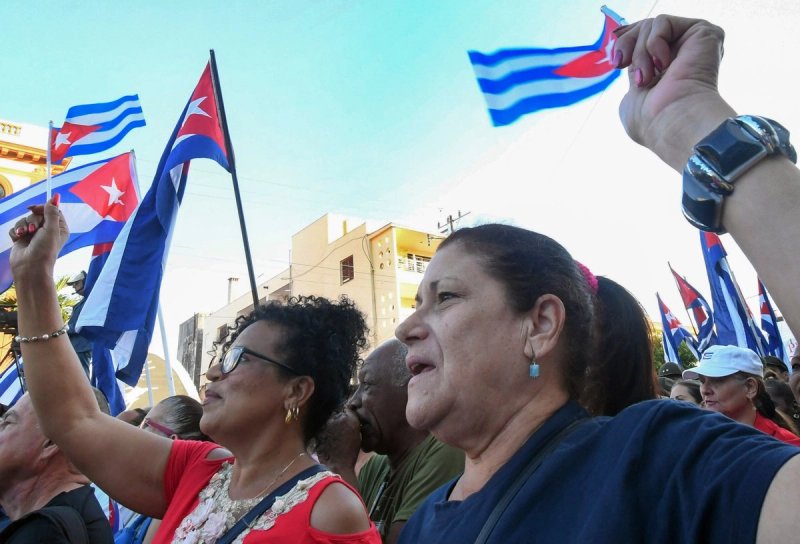 Asistentes al acto por el 65 aniversario de la proclamación, el 16 de abril de 2026. Foto Xinhua