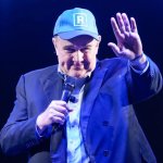 Rafael López Aliaga saluda a sus simpatizantes durante un evento público el 6 de mayo del 2026 en Lima, Perú Martin Mejia / AP