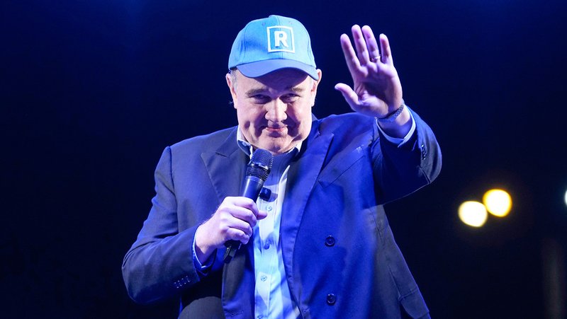 Rafael López Aliaga saluda a sus simpatizantes durante un evento público el 6 de mayo del 2026 en Lima, Perú Martin Mejia / AP
