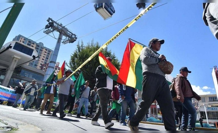 Bolivia anula polémica ley de reforma agraria