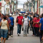 "El gobierno de EU escogió un camino peligroso que podría llevar a consecuencias inimaginables, a una catástrofe humanitaria", advirtió el canciller Bruno Rodríguez, quien añadió que no ve avances en el diálogo binacional. La imagen, en La Habana Ap