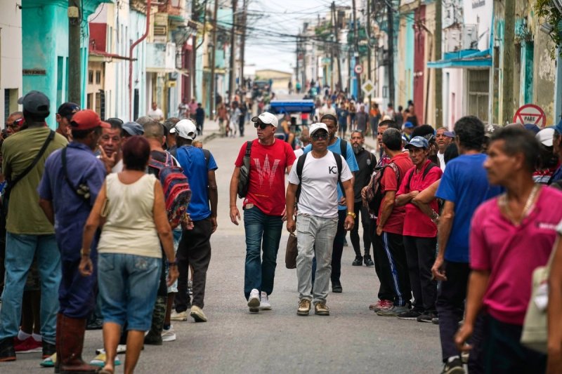 "El gobierno de EU escogió un camino peligroso que podría llevar a consecuencias inimaginables, a una catástrofe humanitaria", advirtió el canciller Bruno Rodríguez, quien añadió que no ve avances en el diálogo binacional. La imagen, en La Habana Ap