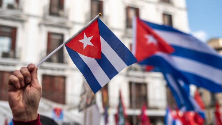 Díaz-Canel: «Pese a la asfixia económica y energética de EE.UU., Cuba sigue en pie»