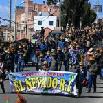 Mineros marchan hacia La Paz exigiendo la renuncia del presidente boliviano Rodrigo Paz en El Alto, Bolivia, el 14 de mayo de 2026. Foto: Afp
