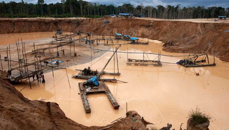 Fuentes: scidev.net/america-latina/ [Foto: una de las dragas usadas por los mineros informales en Madre de Dios, en el suroriente peruano. Crédito de la imagen: Thomas Müller/Sociedad Peruana de Derecho Ambiental]