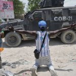 Al menos 78 muertos, entre ellos 10 civiles, dejan desde el pasado sábado los enfrentamientos entre bandas en las afueras de la capital de Haití, Puerto Príncipe, según un balance provisional suministrado a la AFP por la Oficina de las Naciones Unidas en Haití (Binuh). Foto Ap