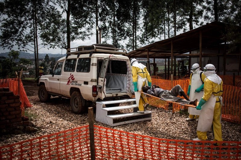 La Organización Mundial de la Salud (OMS) declaró el domingo (hora local) una emergencia de salud pública internacional, su segundo nivel de alerta más alto, ante el brote de una rara cepa de ébola que afecta a la República Democrática del Congo (RDC) y a Uganda. Foto Afp
