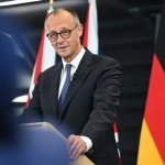 Fuentes: El tábano economista [Imagen: el Canciller alemán Friedrich Merz anuncia un drástico recorte del estado del bienestar para financiar el rearme. Foto Reuters]