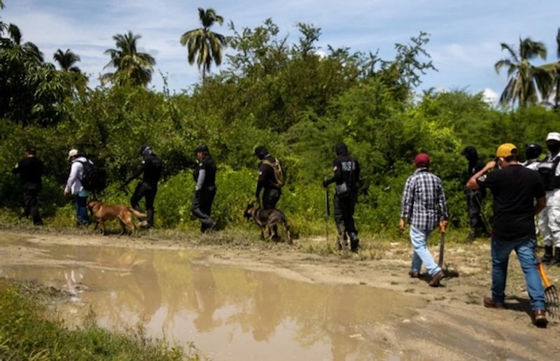 Fuentes: La Jornada - Imagen: En la Montaña, los grupos criminales subvierten el orden, instalan retenes, detienen y desaparecen a personas que denuncian sus tropelías. Foto: tlachinollan.org/