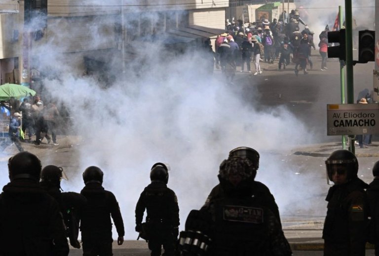 Miles de trabajadores ‘toman’ La Paz en protesta contra el gobierno de Bolivia