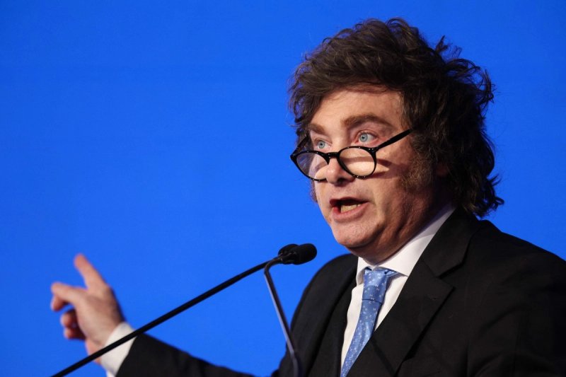 El presidente de Argentina, Javier MIilei aseguró en entrevista que Manuel Ardoni, jefe de gabinete del mandatario, "ni en pedo se va", refiriéndose a las acusaciones de enriquecimiento ilícito en contra delk funcionario. Foto Afp