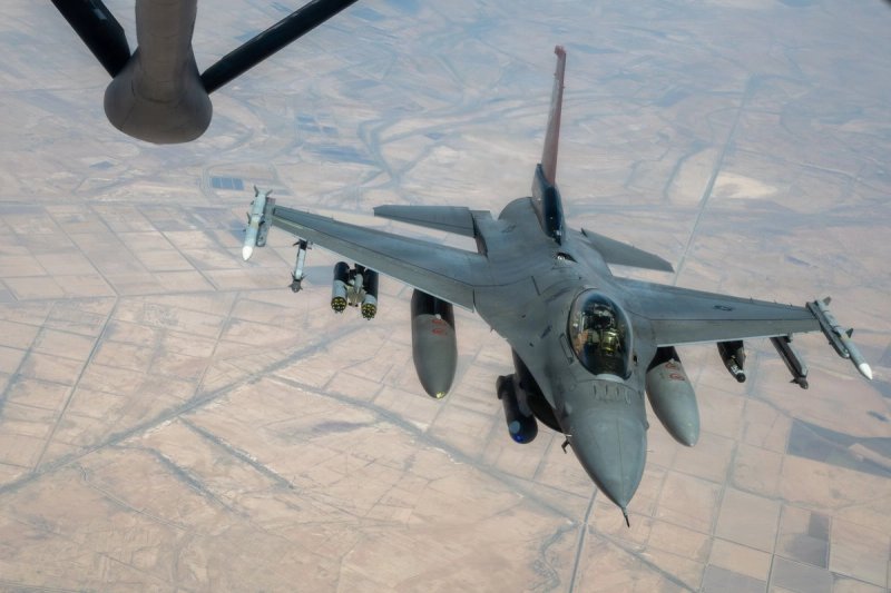 Aspectos de aviones de combate F-16 en sobrevuelo del Medio Oriente. Foto: @CENTCOM
