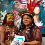 Sonia Guajajara ministra indígena Brasil Sônia habla y su voz encarna la lucha contra una forma concreta de exclusión, la que expulsa a los pueblos indígenas de la tierra, de la política, de la historia oficial y también de los lugares donde se decide. Sonia Bone Guajajara