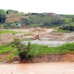 Ecuador: Minería invade 111 ha en áreas protegidas La minería ilegal en Zamora Chinchipe ha causado deforestación en la ribera de los ríos, inundaciones y despliegue de sustancias tóxicas como mercurio o cianuro, que afectan la calidad del agua. Foto: José Dimitrakis / Revista Vistazo.