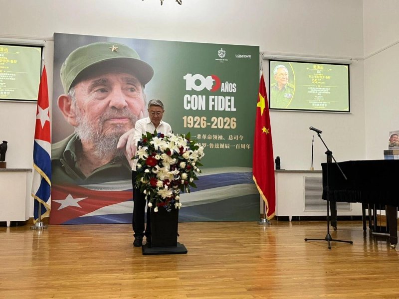 En la sede de la embajada cubana en Pekín se realizó un emotivo homenaje al ex presidente Raúl Castro, quien cumple 95 años de edad. Foto Emir Olivares Alonso