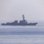 Un destructor de la Armada de Estados Unidos desplegado en la misión de bloqueo del estrecho de Ormuz emprendida por Washington. Foto: Europa Press
