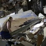 Los venezolanos afectados por el paso de dos terremotos esperan la pronta ayuda de sus autoridades y de la comunidad internacional. Foto La Hora: EFE