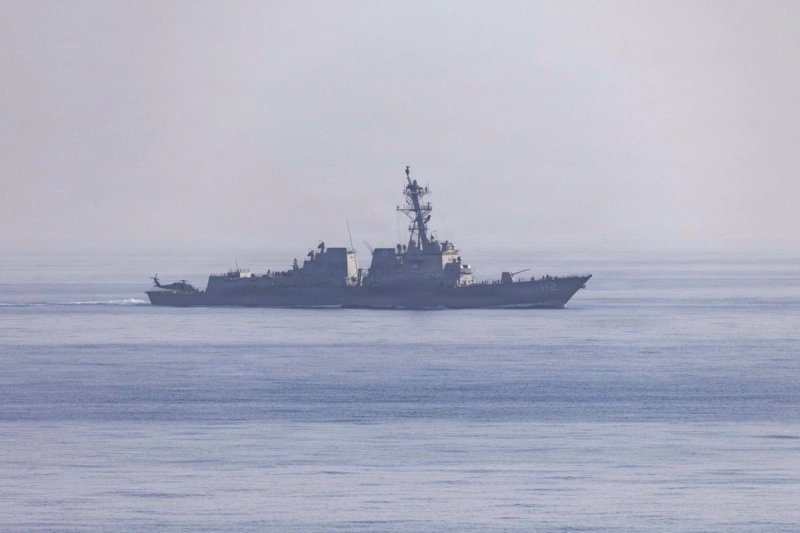 Buque de la armada de Estados Unidos navega en las inmediaciones del estrecho de Ormuz. Foto Europa Press / Archivo