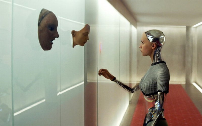 Fuentes: CTXT [Imagen. Fotograma de la película Ex Machina (Alex Garland, 2014)]