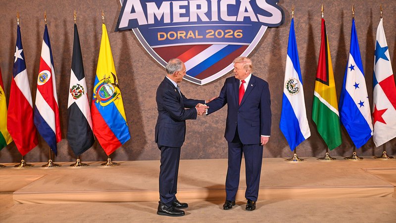 El presidente de EE.UU., Donald Trump (d), y el presidente de Honduras, Nasry Asfura, en la Cumbre 'Escudo de las Américas'. 7 de marzo de 2026. Roberto Schmidt / Gettyimages.ru