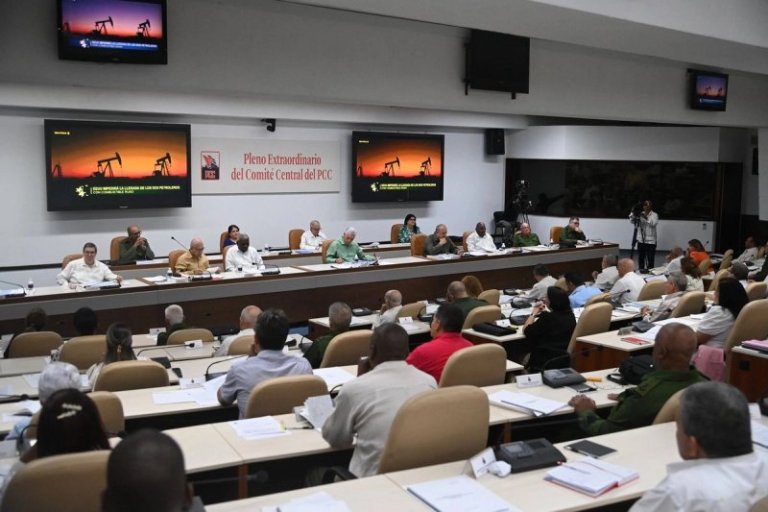 Partido Comunista de Cuba aprueba reformas hacia una mayor economía de mercado