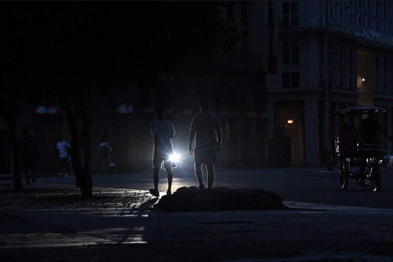 El lunes de la semana anterior ocurrió una desconexión del SEN que lograron restablecer en menos de 24 horas y cuatro días después, el viernes volvió a ocurrir un nuevo colapso. Foto: Xinhua