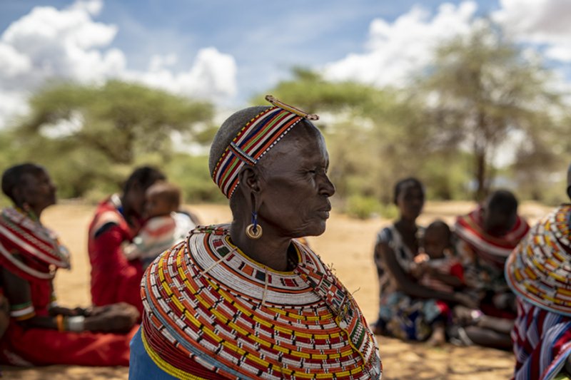 Mujeres samburu participan en una reunión en Lenguruma sobre el proyecto de carbono que se desarrolla en su territorio. Foto: Namati.