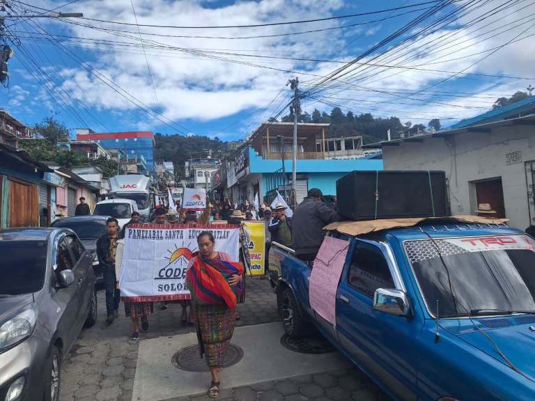 Guatemala: CODECA, FNL y CCDA movilizaron en el Día de la Resistencia Indígena contra la corrupción y el ajuste